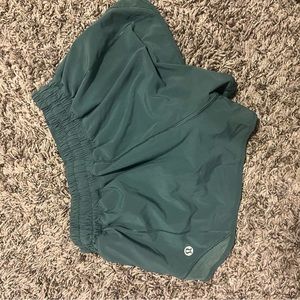 Lululemon hotty 2.5 inch shorts